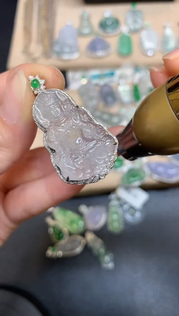 【闪购商品】翡翠颈饰18K金镶嵌渡母【无服务费