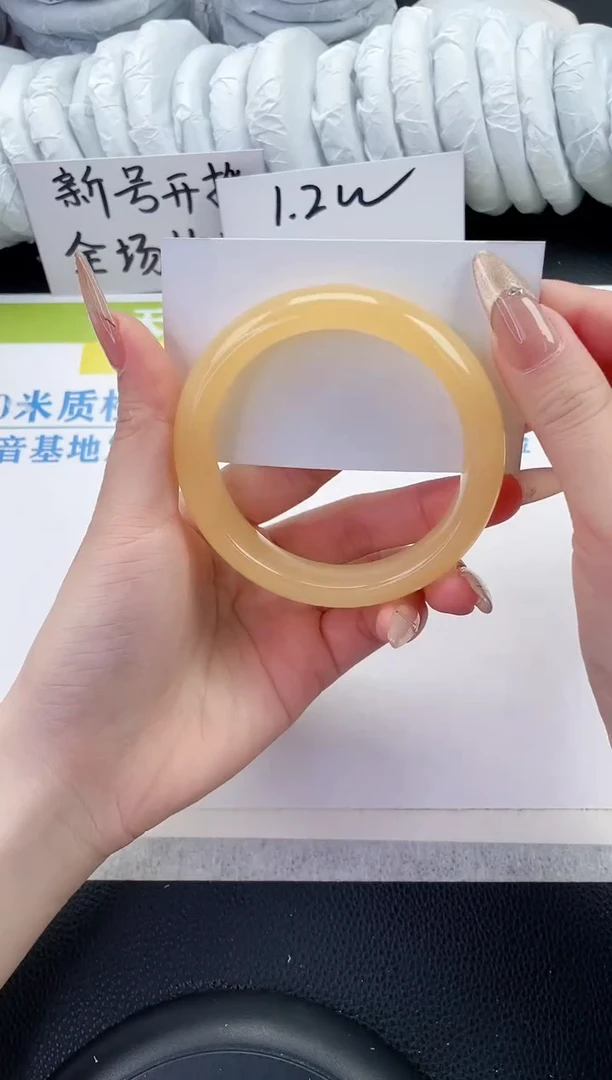 【闪购商品】石英质玉手镯未镶嵌A360