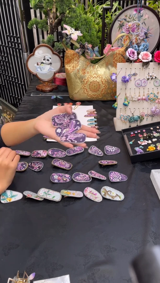 织绣雨**逅非遗手工绒花饰品