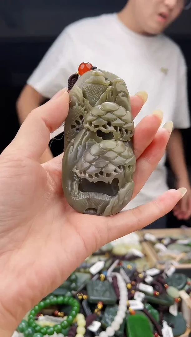 颈饰未镶嵌和田玉1