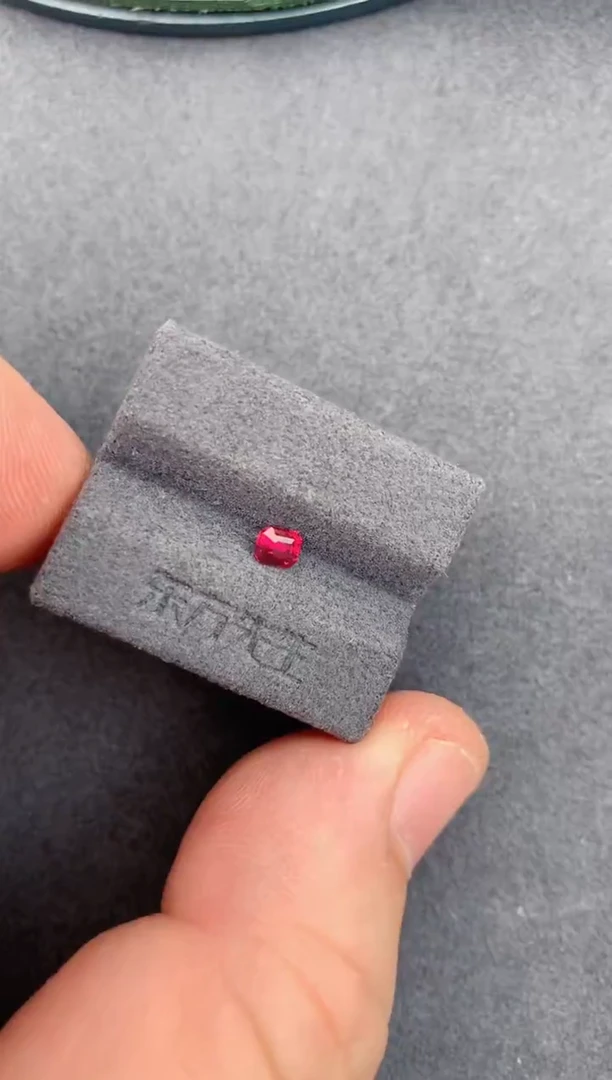 裸石红宝石30分 无烧鸽血红红宝石 定制
