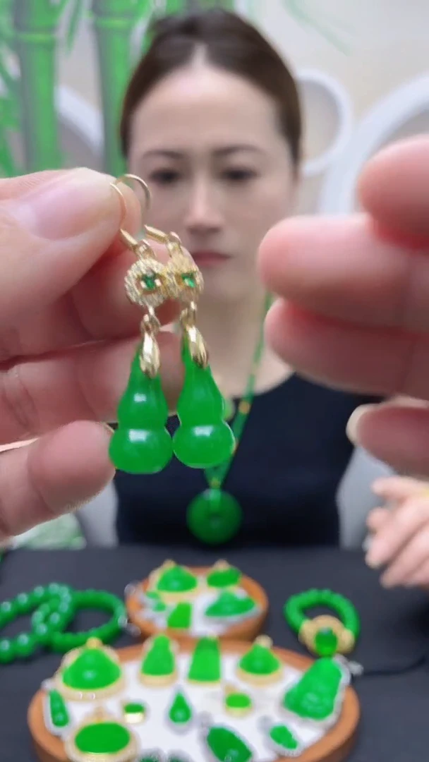 14K金镶嵌翡翠耳饰A103