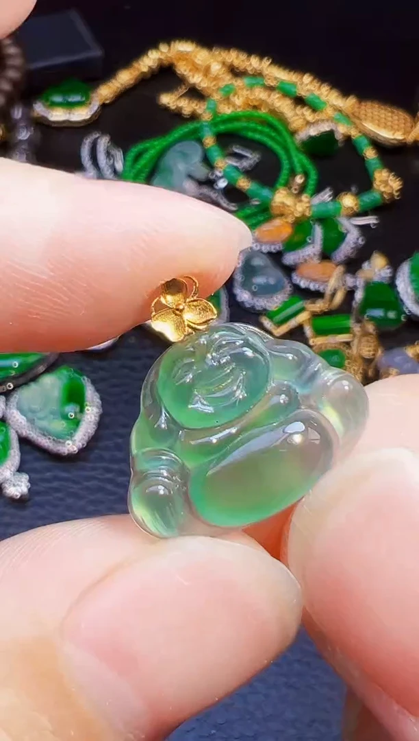 颈饰18K金镶嵌翡翠欣*翡翠