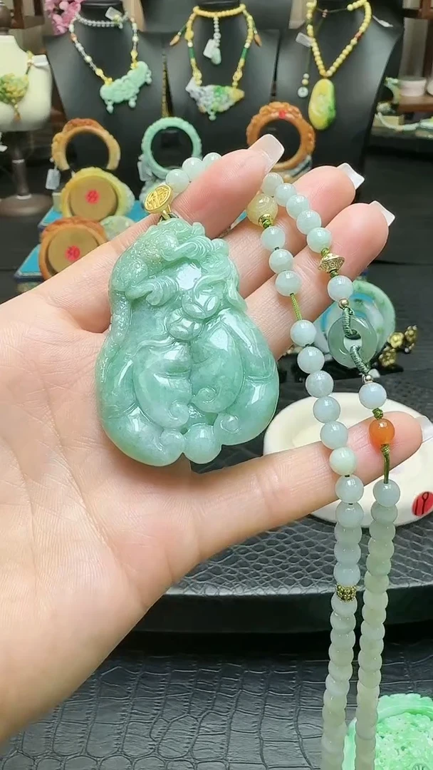 【闪购商品】翡翠颈饰未镶嵌福瓜