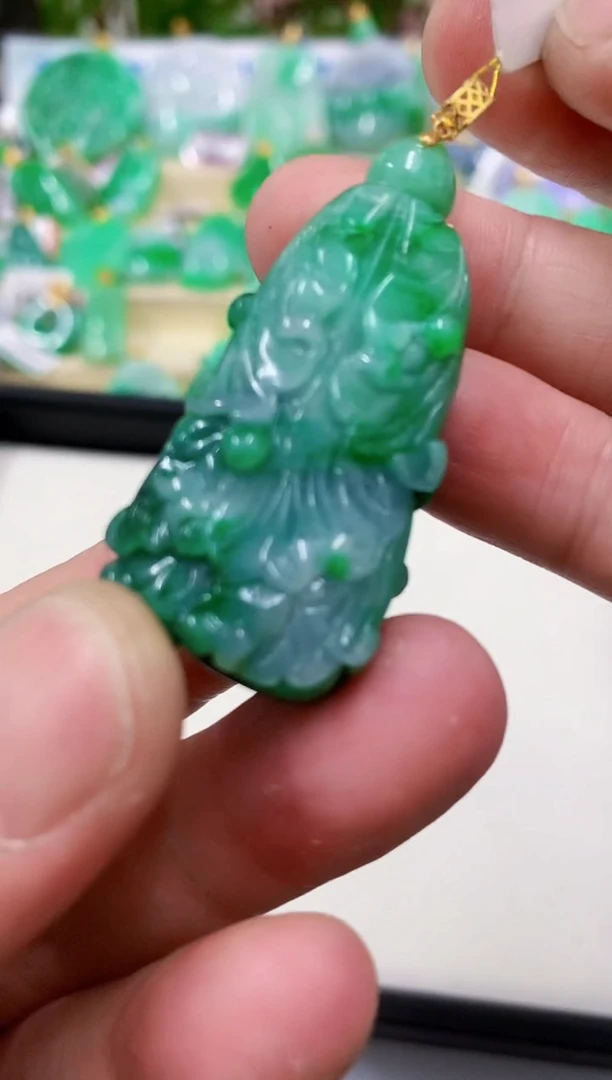 【闪购商品】翡翠吊坠(不含链)18K金镶嵌挂件
