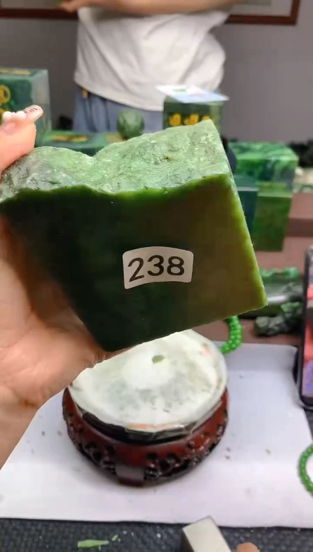 和田玉（碧玉）未镶嵌珠宝半成品238