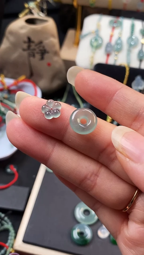 翡翠散珠小****)平安扣小花