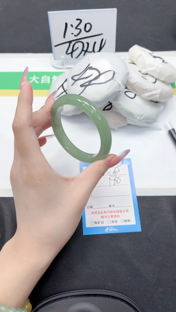 石英质玉手镯未镶嵌125-58