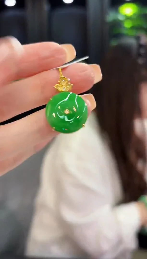 颈饰18K金镶嵌翡翠  缅料A货/支持复检/一件