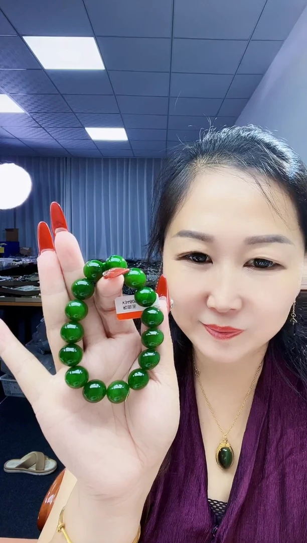 手串未镶嵌和田玉纯天然和田玉俄碧红皮高冰特细辣阳绿13+