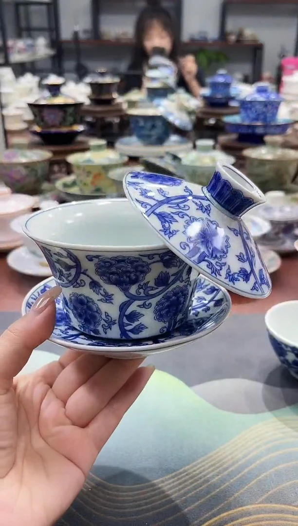 【闪购商品】320釉下彩仿古青花缠枝莲盖碗