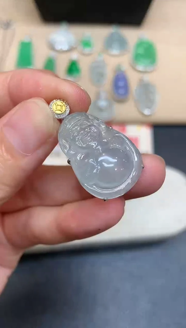 颈饰18K金镶嵌翡翠财神【无服务费