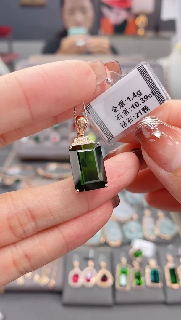 颈饰18K金镶嵌碧玺10.39