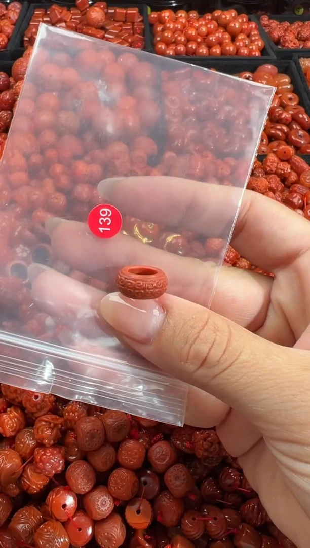 南红玛瑙未镶嵌颈饰1