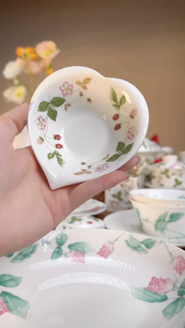 【闪购商品】高骨瓷桃心味碟小吃碗