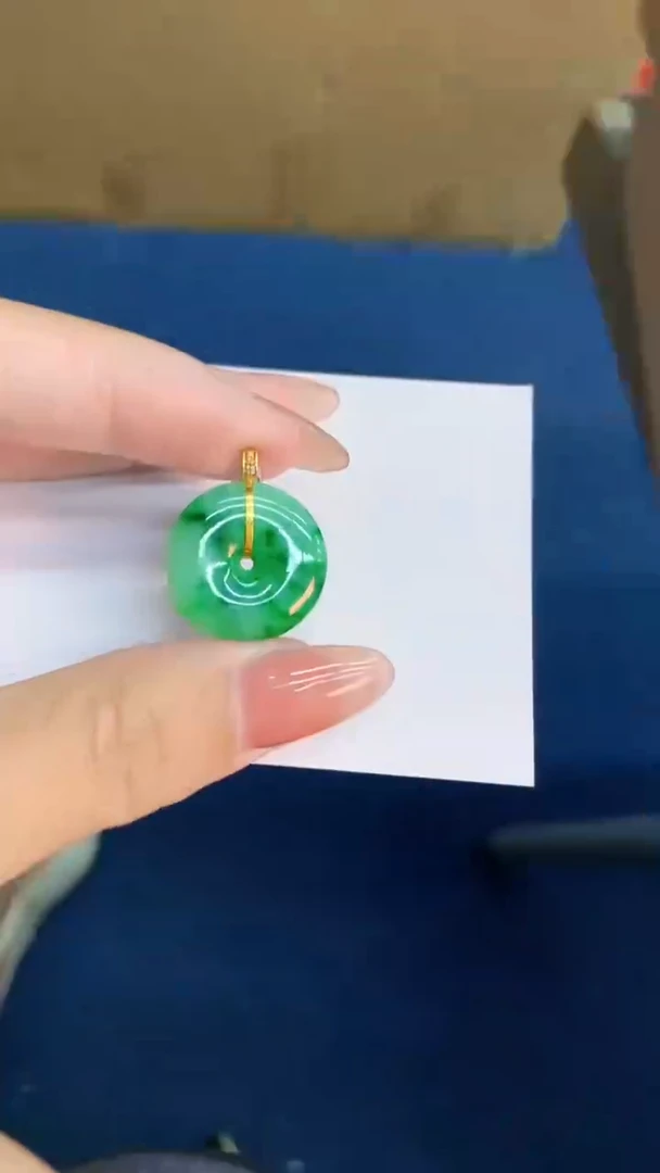 翡翠18K金镶嵌颈饰           1