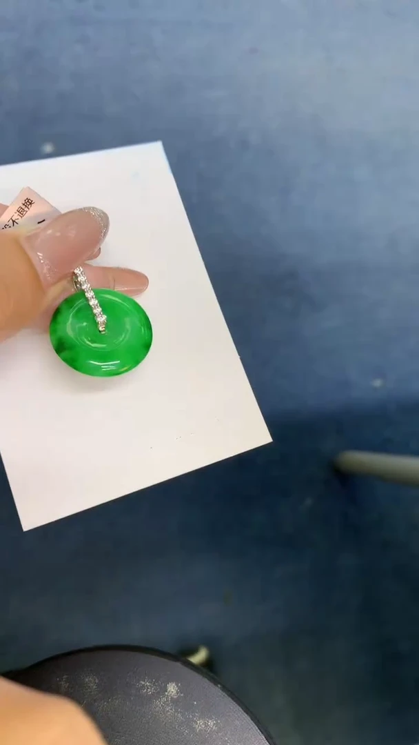 颈饰18K金镶嵌翡翠1