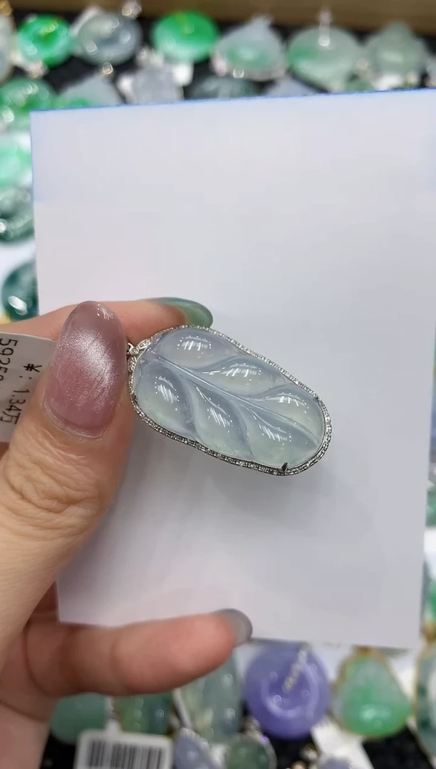 翡翠18K金镶嵌颈饰111111111111