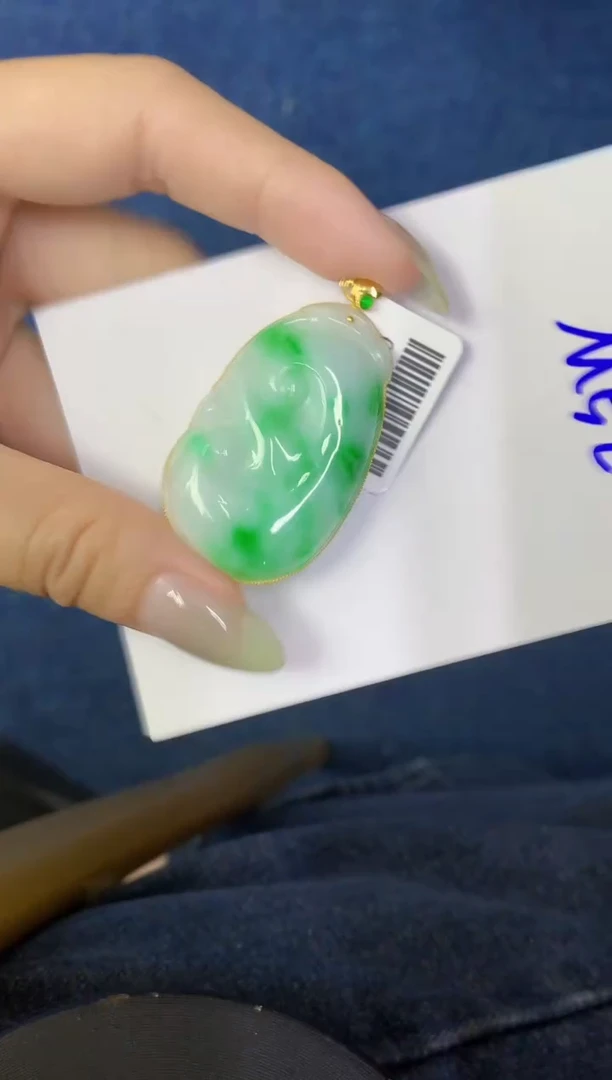 翡翠18K金镶嵌颈饰缅甸天然翡翠A货