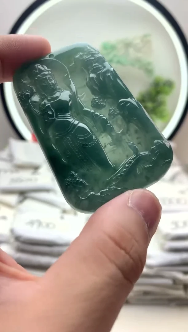 颈饰未镶嵌翡翠山水观音