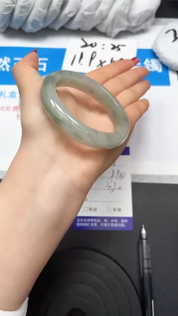 【闪购商品】石英质玉手镯未镶嵌152