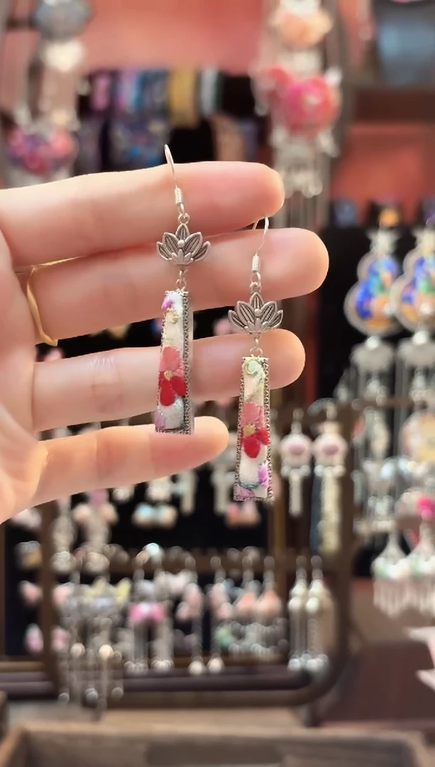 织绣云织谣民族风精美饰品   118