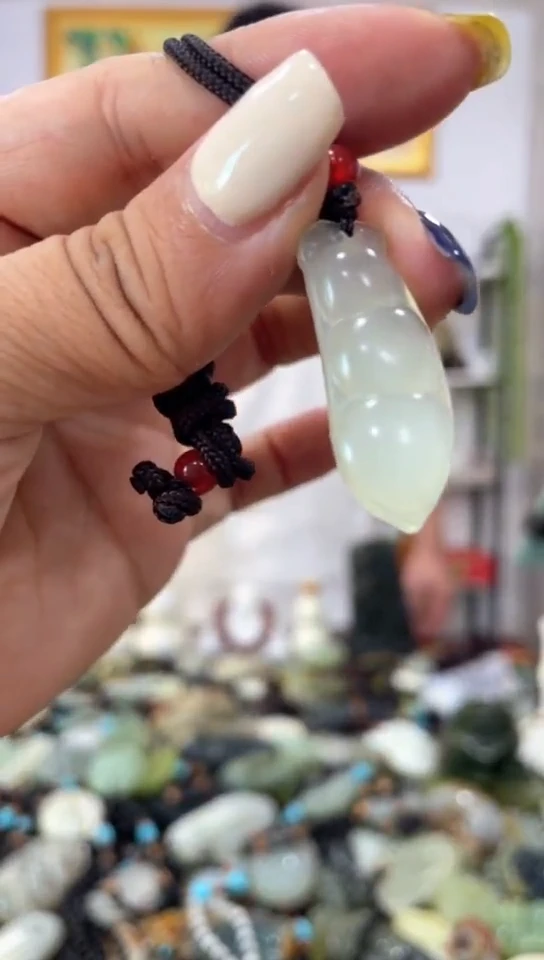 未镶嵌岫玉吊坠