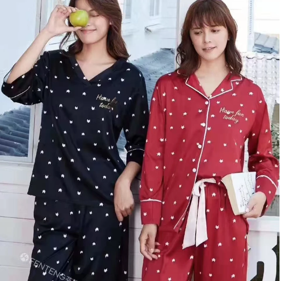 芬腾南韩丝红色猫咪卡通印花国民领开胸家居服睡衣女款2025新款