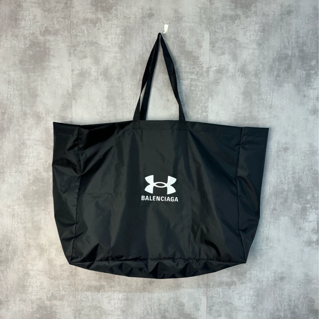 全新未使用 Balenciaga/巴黎世家 vic限定联名托特包、双肩包