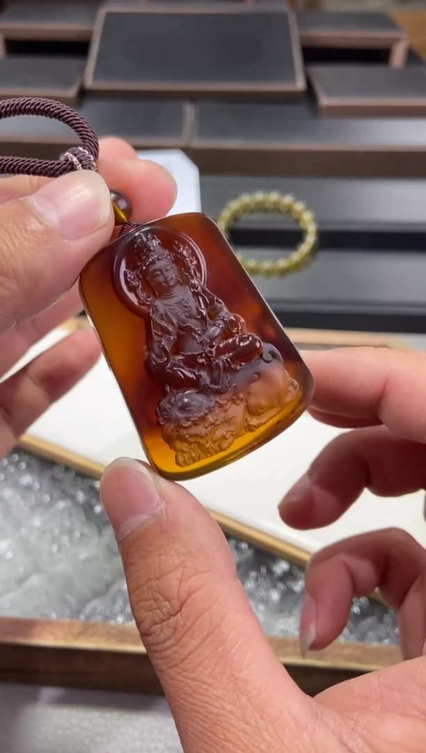 琥珀颈饰未镶嵌文殊吊坠