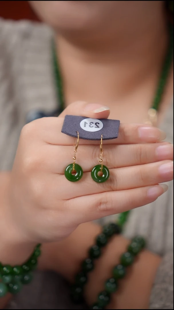 18K金镶嵌和田玉耳饰2