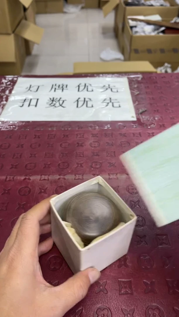 默认微瑕，no退no换，介意勿拍