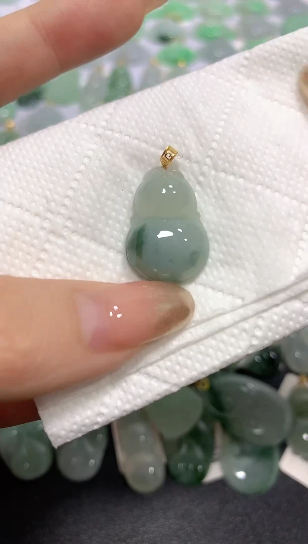 颈饰18K金镶嵌翡翠A货