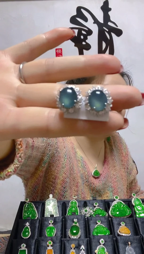 未镶嵌翡翠耳饰 天然A货 假一罚四