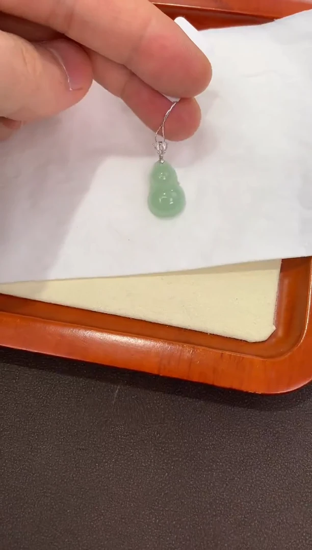翡翠18K金镶嵌颈饰天然缅甸a货翡翠
