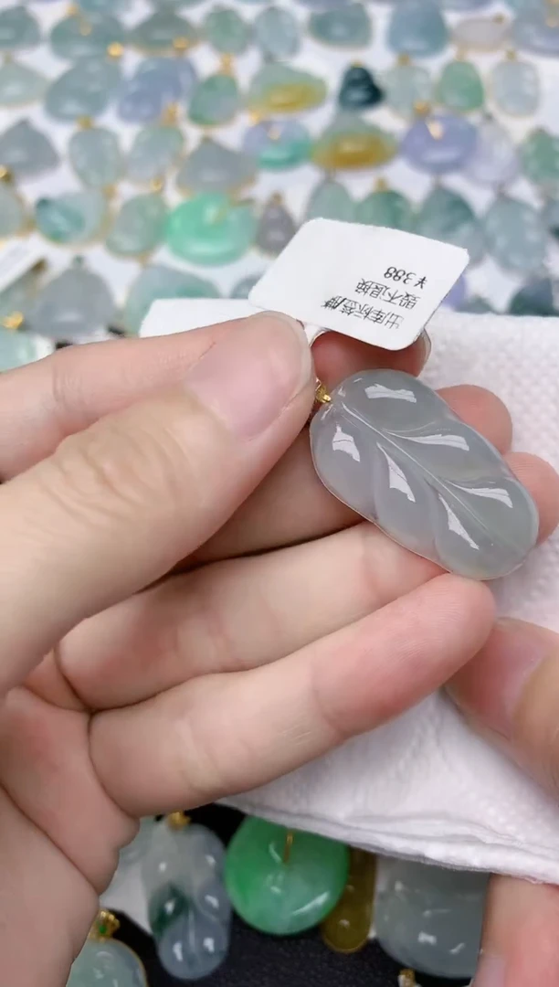 翡翠18K金镶嵌颈饰天然A货翡翠