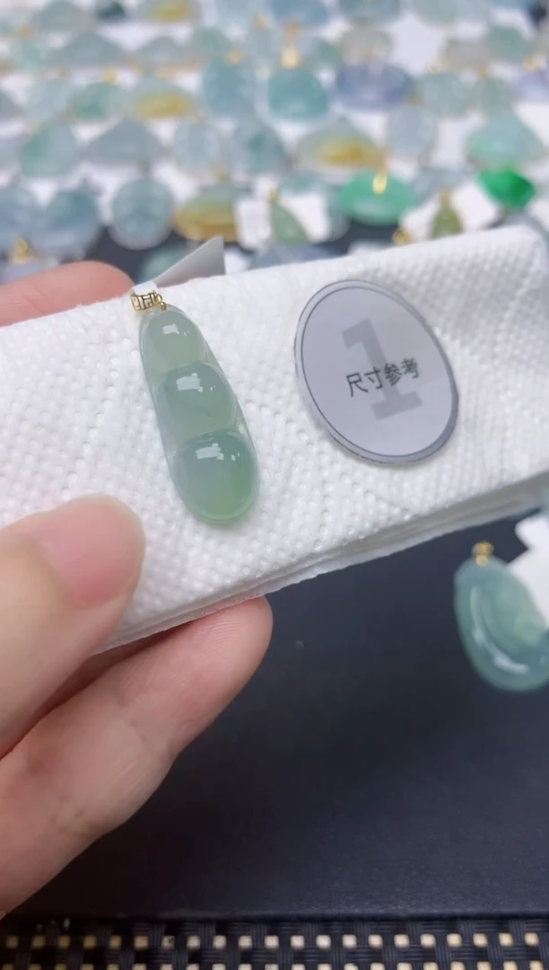翡翠18K金镶嵌颈饰天然缅甸A货翡翠