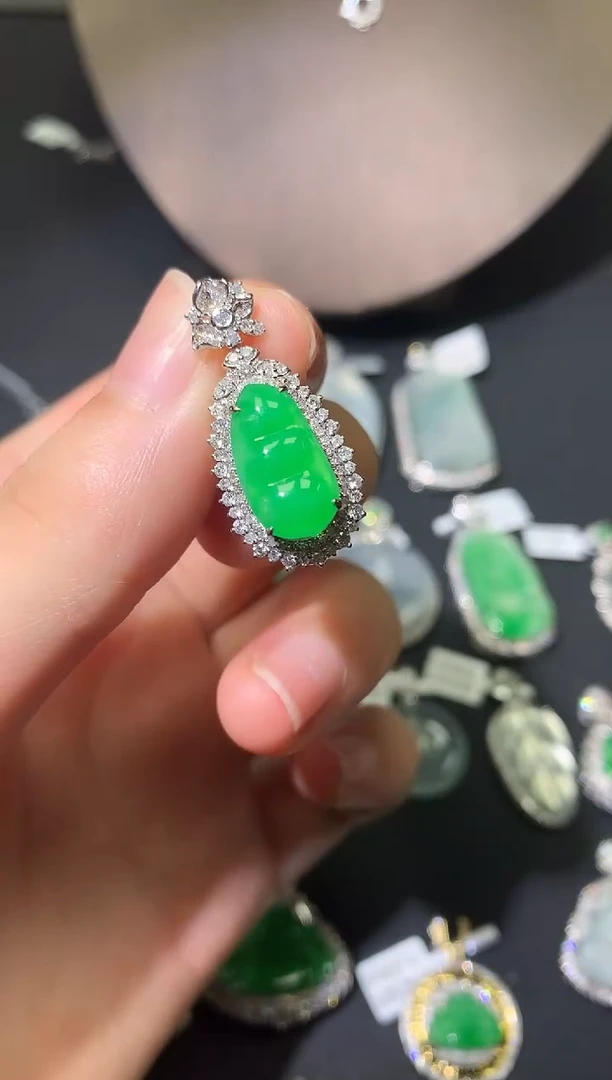 翡翠18K金镶嵌吊坠(不含链)吊坠