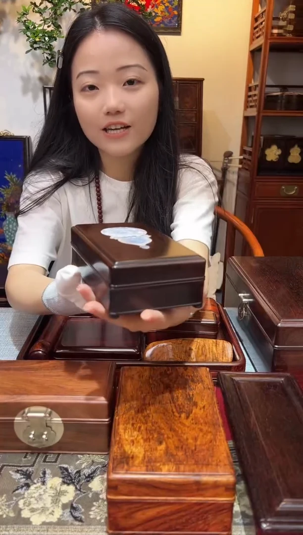 红酸枝木类成套家具大红酸枝嵌螺钿文盒