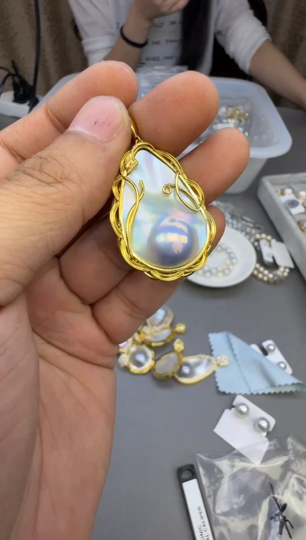 银S925镶嵌拼合珍珠（马贝珠）颈饰马贝吊坠