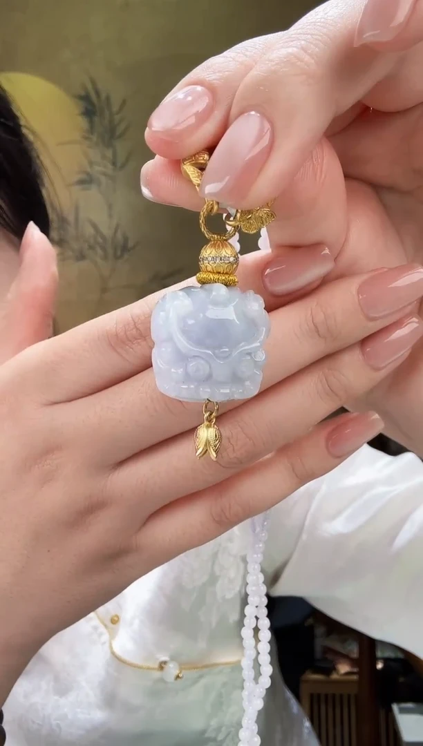 颈饰未镶嵌翡翠吊坠