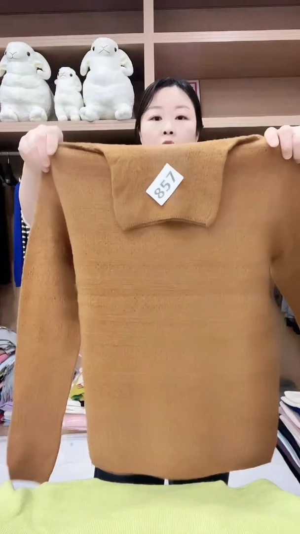 857焦糖堆堆领提花羊毛衫135斤