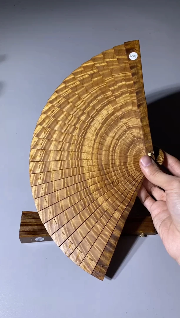 【闪购商品】金丝楠木雕828号18cm精品金丝楠扇子