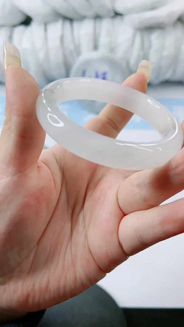 【闪购商品】石英质玉手镯未镶嵌多样性发货V442