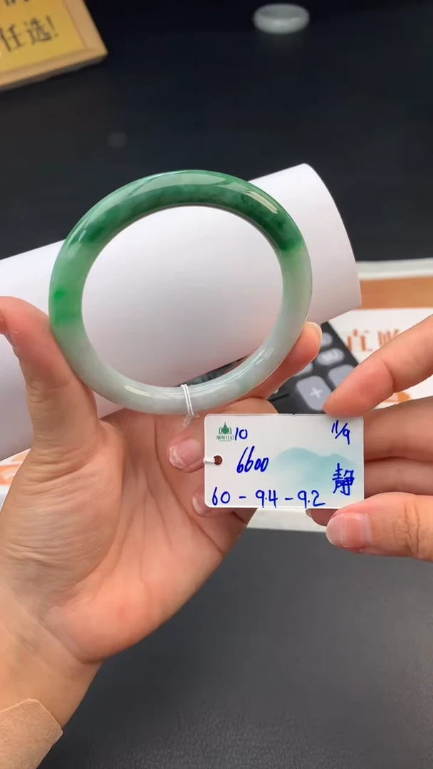 未镶嵌手镯翡翠自带#送人#，联系客服核对地址~