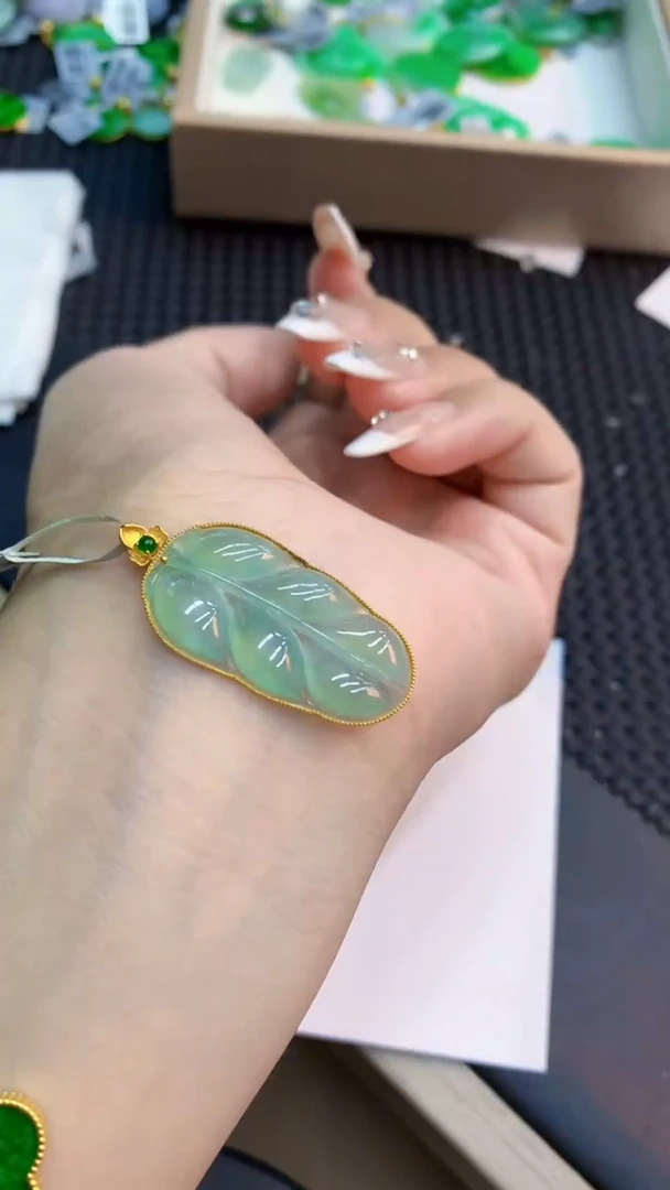 翡翠18K金镶嵌吊坠(不含链)1