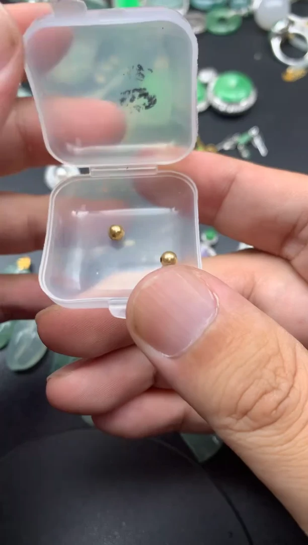 颈饰18K金镶嵌翡翠蜜**洋金珠4mm