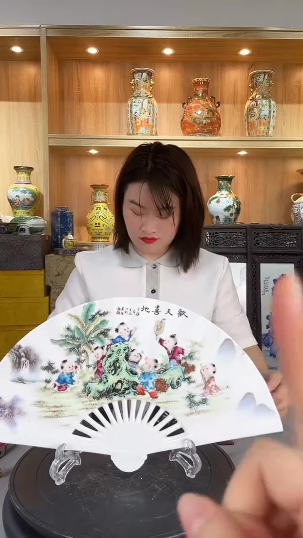 摆件景德镇陶瓷釉上彩童子扇子