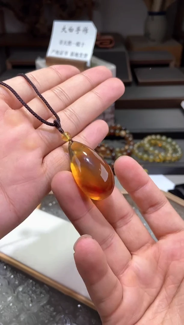 琥珀颈饰未镶嵌水滴吊坠