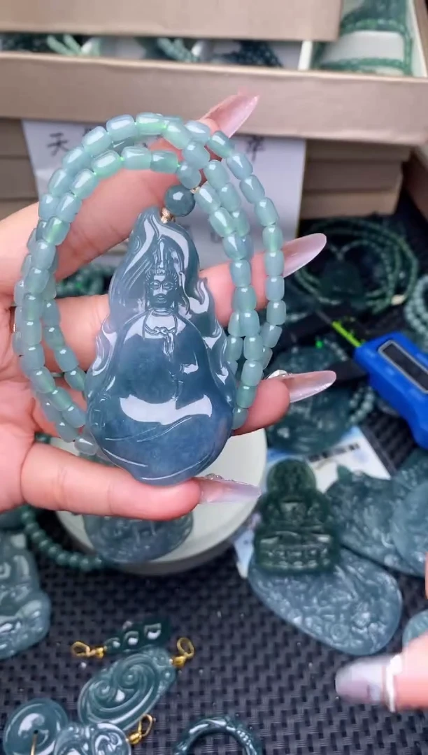 翡翠未镶嵌颈饰